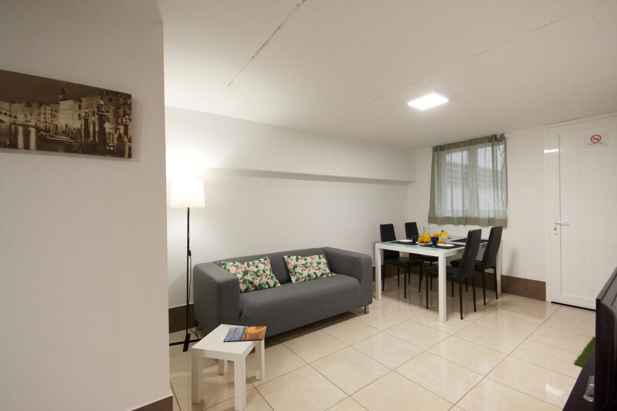 Apartamentos A 10 Minutos Del Aeropuerto Carrizal Eksteriør bilde